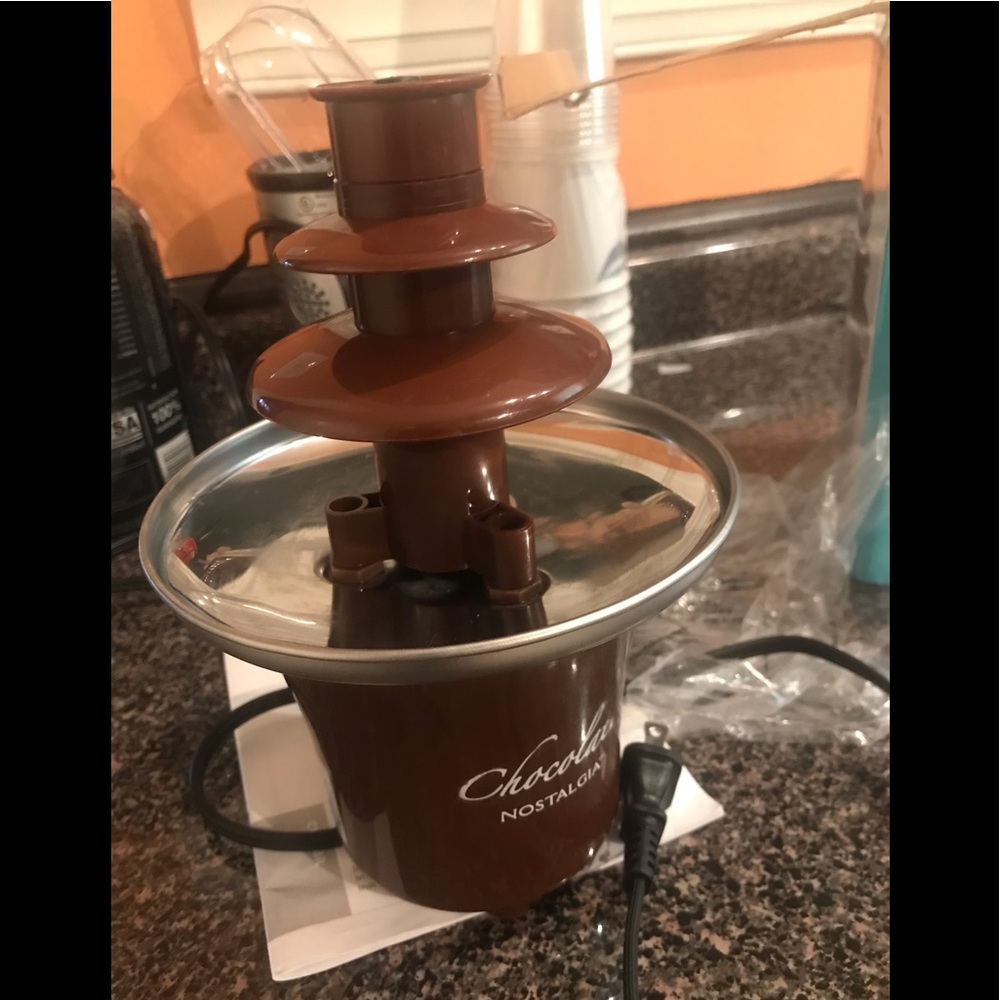Fondue fountain